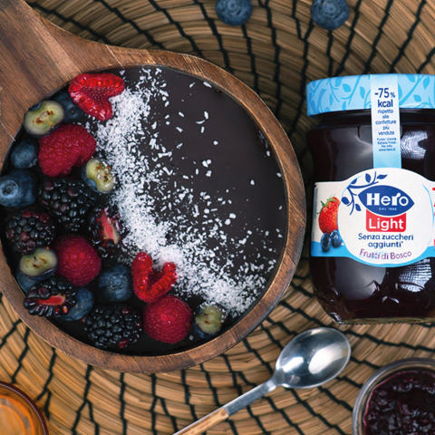 Porridge da colazione con confettura Hero Light ai Frutti di Bosco