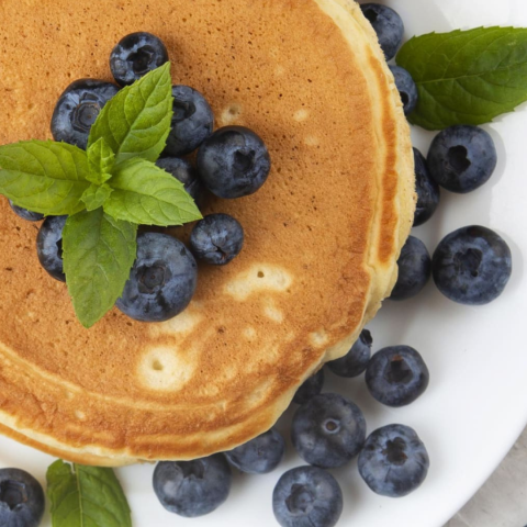 Pancake veloci con confettura Hero Light ai Mirtilli